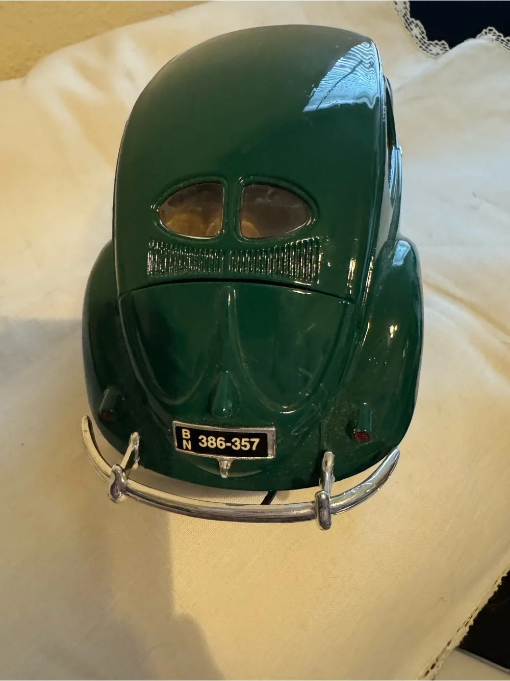 Classic Maisto 1:18 1951 Die-Cast Vintage Beetle Toy Car. Vintage Collectible
